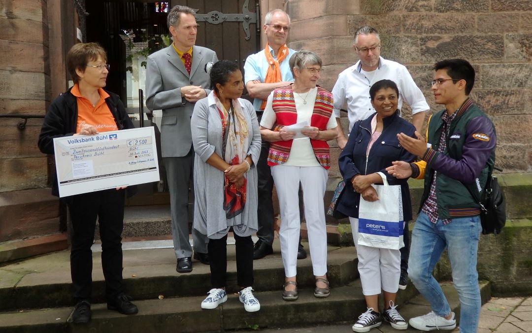 Kolping-Spende für Perukreis im „Pfarrcafé“ vom 30. Juli
